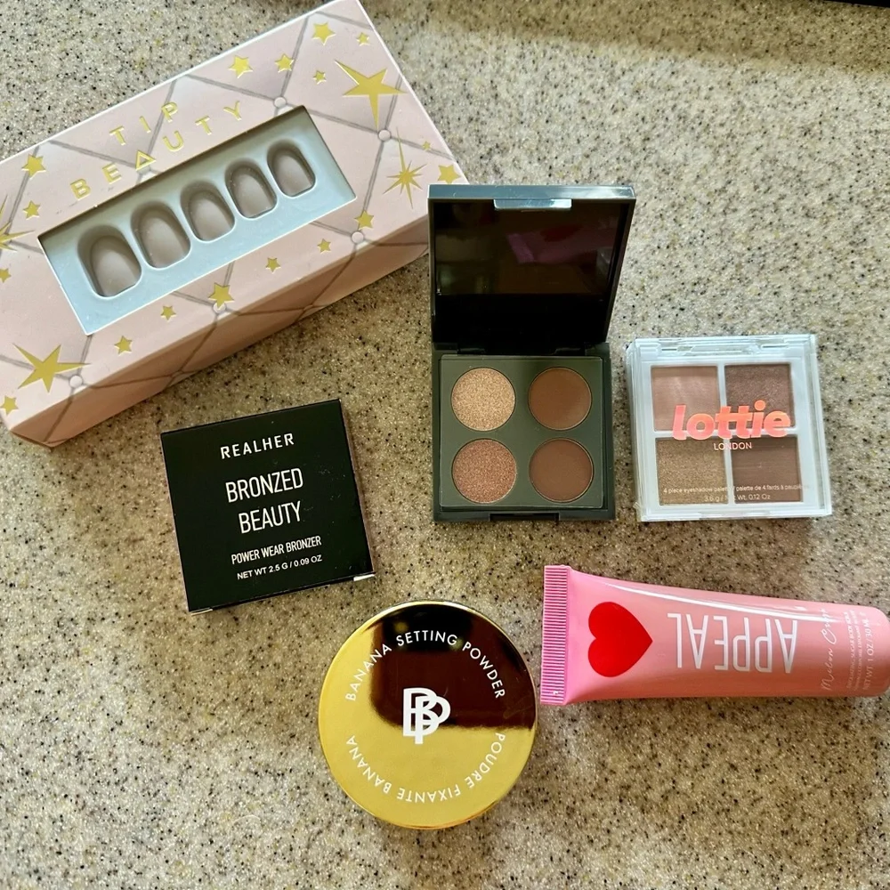 Ipsy/Birchbox Makeup Bundle 👄